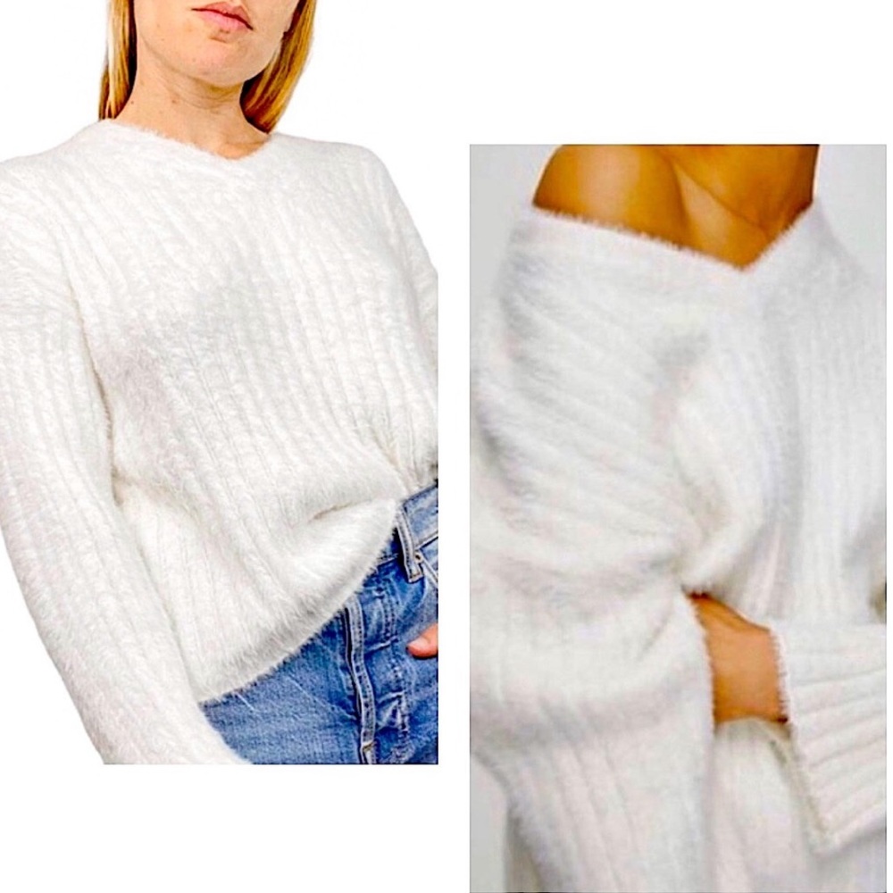 Aritzia Babaton Ulmann V-Neck Oversized Sweater in White